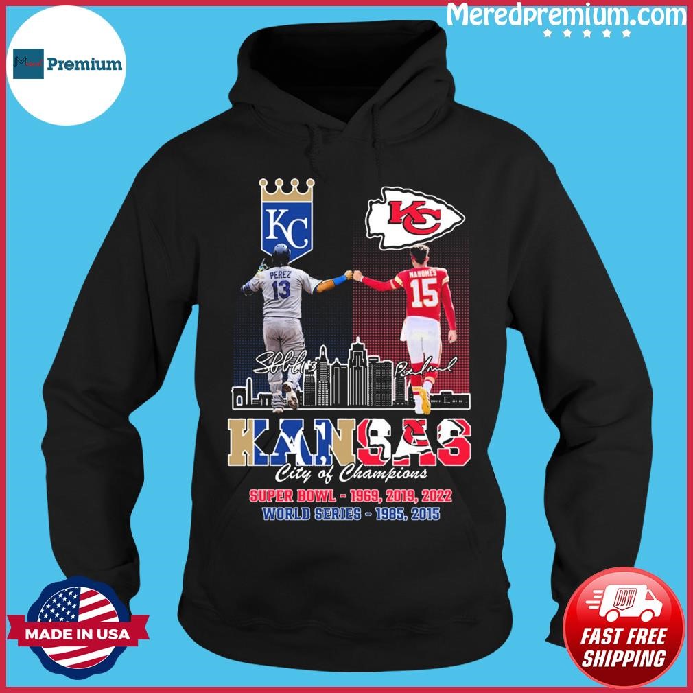 Kansas city royals salvador pérez vs Kansas city Chiefs patrick mahomes  city of champions signatures Shirt, hoodie, sweater, long sleeve and tank  top