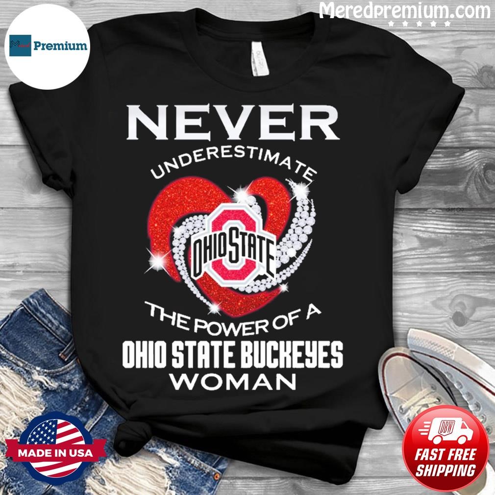 Never Underestimate A Woman Who Understands Football And Loves Tom Brady T- Shirt - TeeNavi